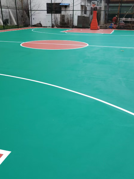 漾濞 球场长期使用易出现地面开裂